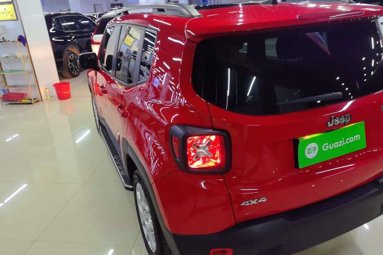 Used  Renegade 2019 220T Automatic Elite Edition
