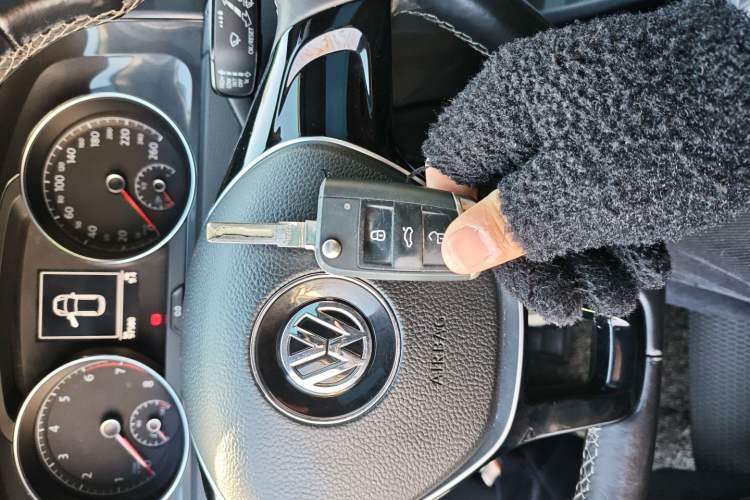 Used Volkswagen Golf 2017 1.6L Automatic Comfort Million-Vehicle Anniversary Edition
