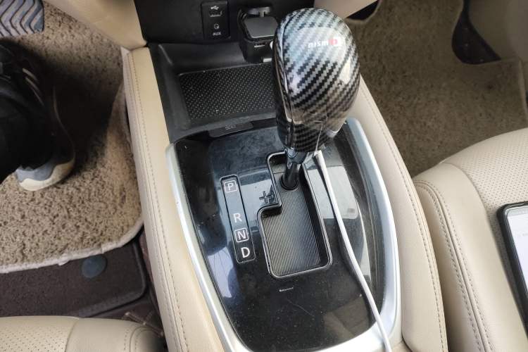 Used Nissan X-Trail 2014 2.5L CVT Leading Edition 4WD
