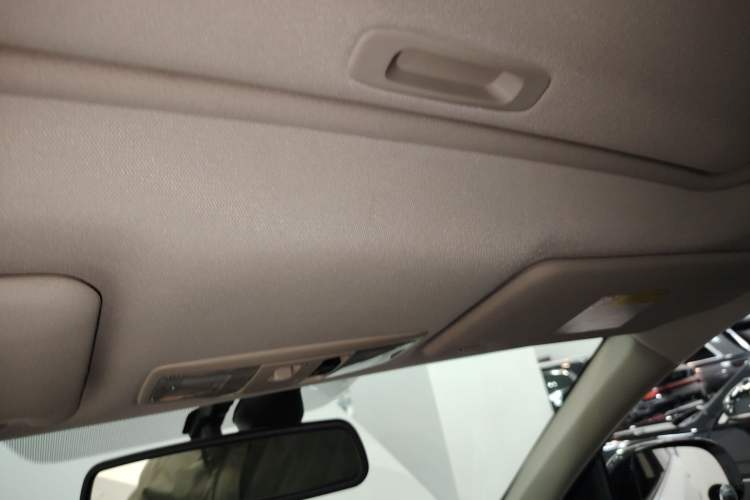 Used Mitsubishi Outlander 2019 2.4L 4x4 Zhi Xiang Edition 5 Seats China VI Standard
