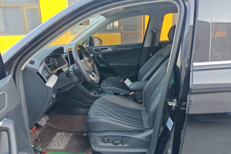 Used Volkswagen Tiguan L 2023 Restyled 330TSI Automatic Two-Wheel Drive R-Line Enhanced Comfort Version
