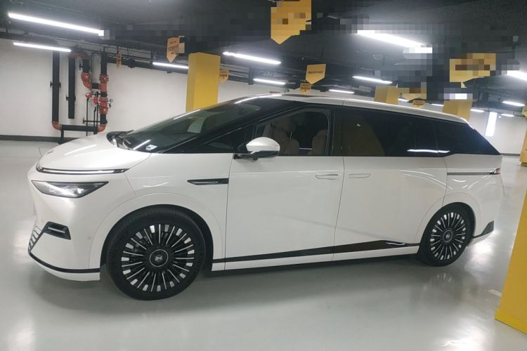 Used XPeng X9 2025 740 Ultra-Long Range Max