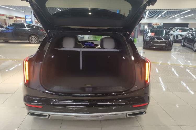 Used Cadillac GT4 2023 25T Luxury Model
