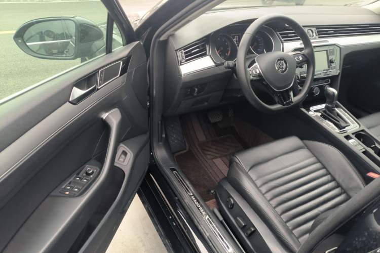 Used Volkswagen Magotan 2019 330TSI DSG Leading Edition China V Standard
