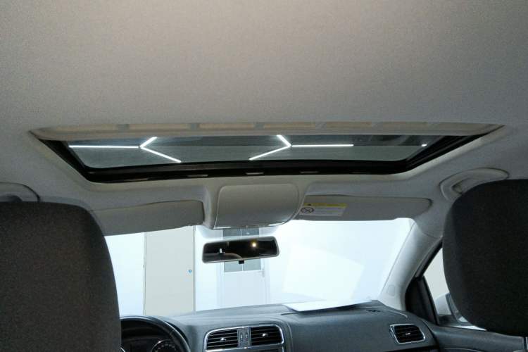 Used Volkswagen Polo 2016 1.6L Automatic Comfort Model
