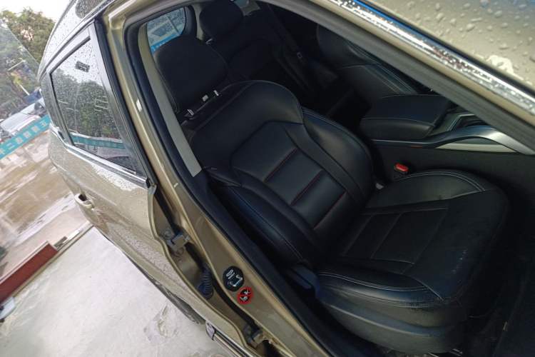 Used Geely Auto Emgrand X7 Sport 2020 1.8TD DCT Two-Wheel Drive Smart Connect 4G-Enabled Version
