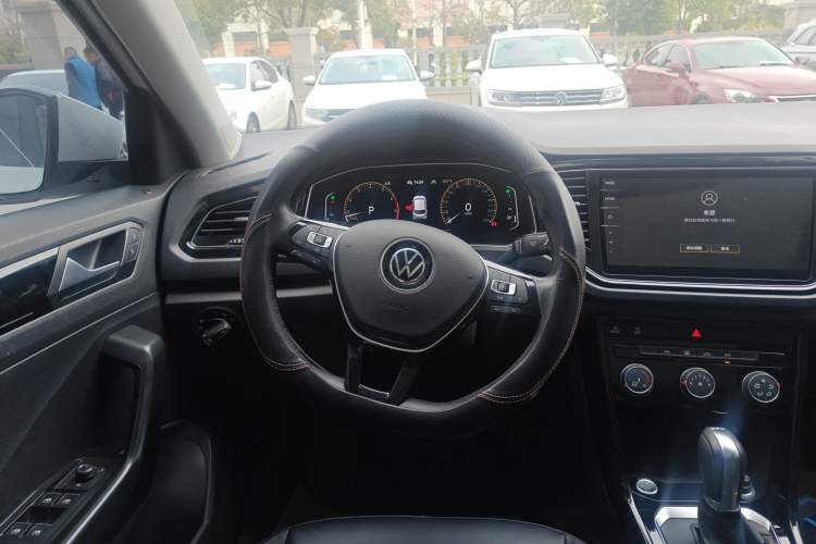 Used Volkswagen T-ROC 2021 280TSI DSG Two-Wheel Drive Comfort Connect Edition