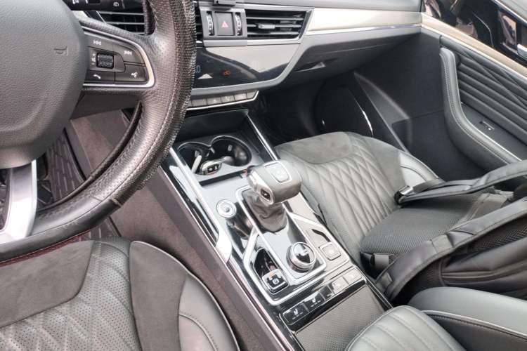 Used Hongqi HS5 2022 Revised Version 2.0T Smart Connect Flagship Edition
