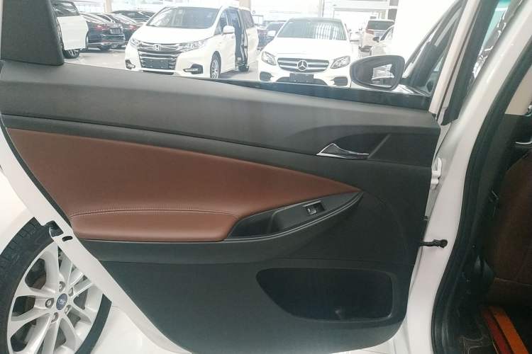 Used Buick GL6 2018 18T 6-Seater Luxury Model
