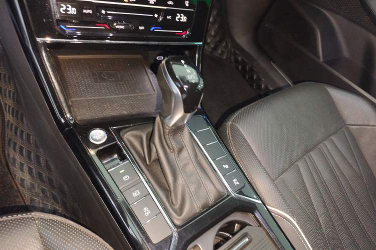 Used Volkswagen Passat 2023 330TSI Luxury Edition
