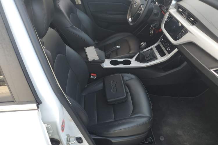 Used Geely Auto Vision 2019 Upgraded Model 1.5L Manual Luxury Version China VI Standard