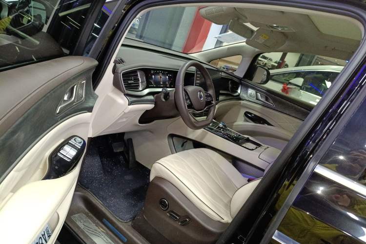 Used Denza D9 2024 DM-i 1050 Luxury Model
