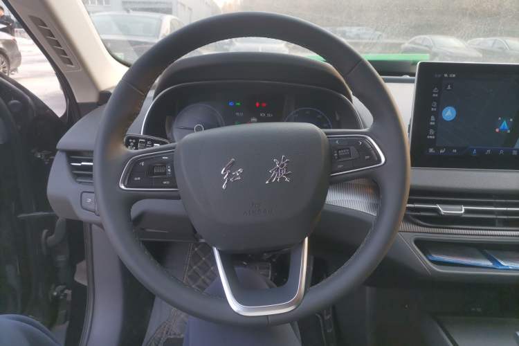 Used Hongqi E-QM5 2022 431 km Charge & Enjoy Edition
