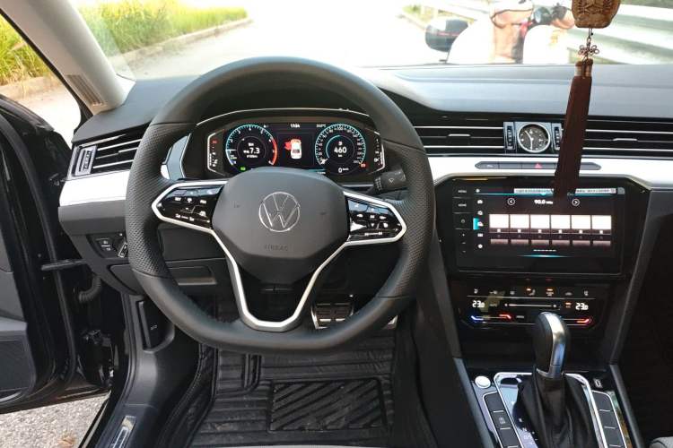 Used Volkswagen Magotan 2025 Revised Version Zhongxiang Edition 330TSI DSG Luxury Trim
