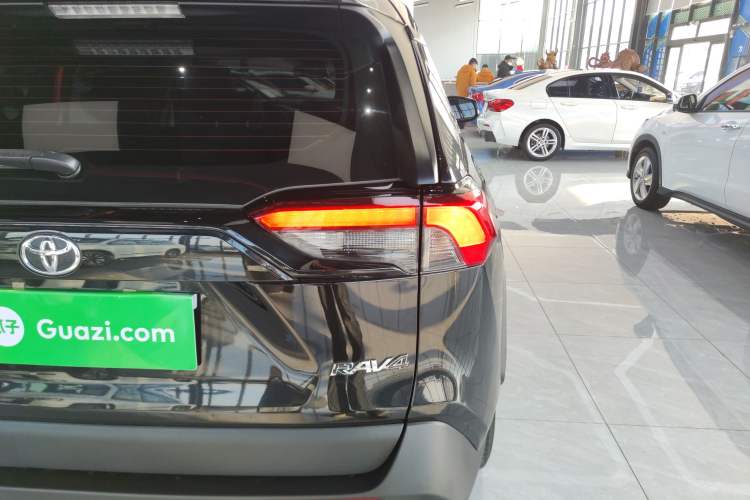 Used Toyota RAV4 2022 2.0L CVT Two-Wheel Drive Fashion Plus Edition
