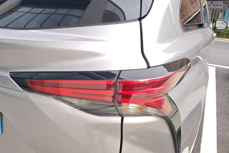 Used Toyota Granvia 2023 2.5L Hybrid Flagship VIP Edition
