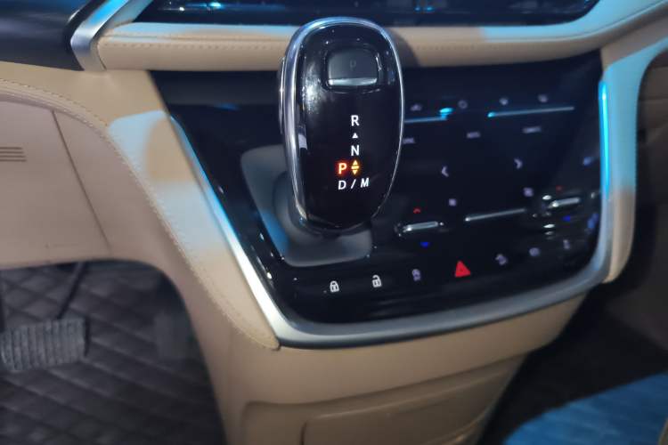 Used Buick GL8 2021 ES Land Cruiser 653T Flagship Model
