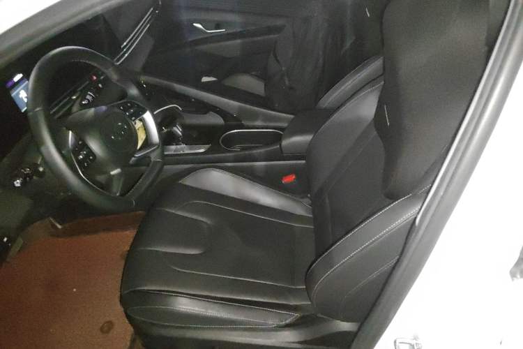 Used Hyundai Elantra 2022 1.5L CVT LUX Prestige Edition
