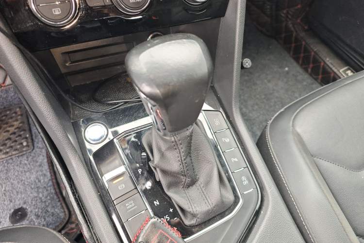 Used Volkswagen Tiguan L 2019 330TSI Automatic Two-Wheel Drive Smart Luxury Version China V Emission Standard