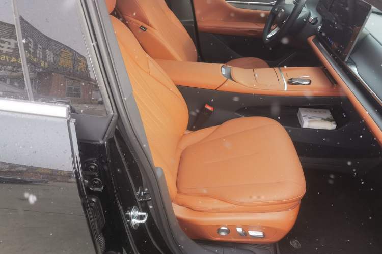 Used Buick L7 2025 Model—Luxury Version
