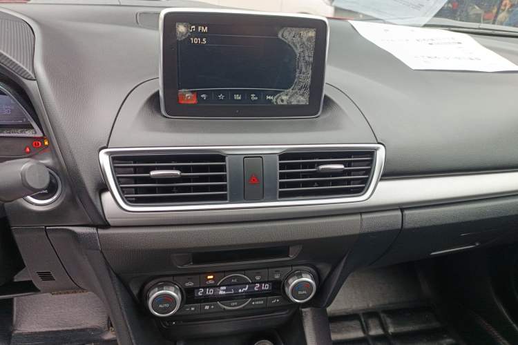 Used Mazda Mazda 3 Axela 2016 Sedan 1.5L Automatic Luxury Model