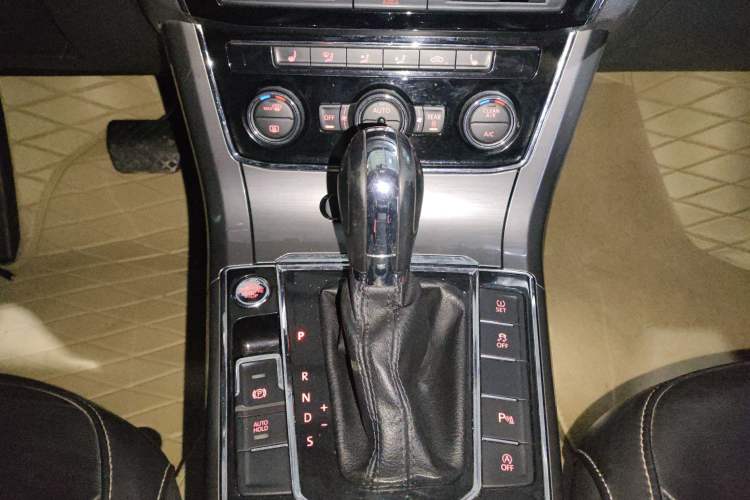 Used Volkswagen Passat 2017 330TSI DSG Luxury Edition
