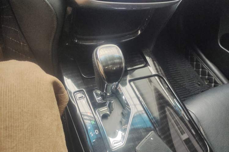 Used Toyota Crown 2015 2.0T Fashion Edition
