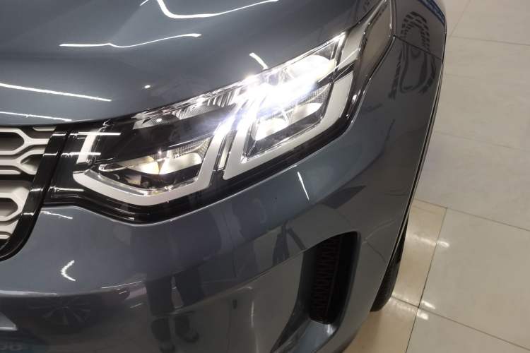 Used Land Rover Discovery Sport 2020 200 PS Family Edition
