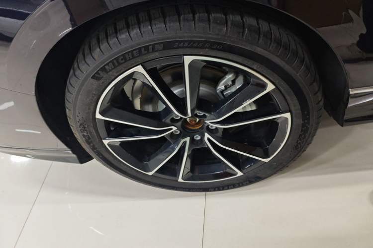 Used VOYAH PASSION 2024 PHEV Four-Wheel Drive Ultra-Long Range Flagship Model
