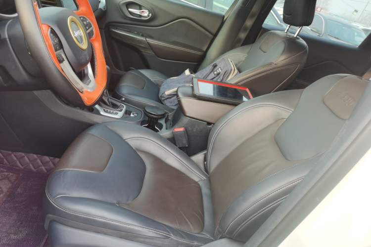 Used  Cherokee 2016 2.4L Leading Edition
