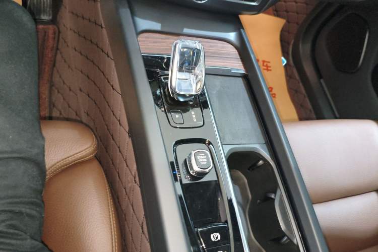 Used Volvo XC60 2022 B5 4x4 Smart Luxury Edition
