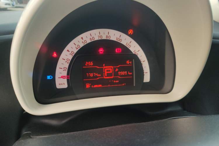 Used  fortwo 2015 1.0L 52 kW hardtop Dynamic version
