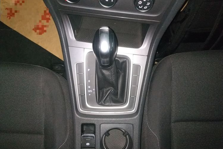 Used Volkswagen Golf 2016 1.6L Automatic Fashion Model
