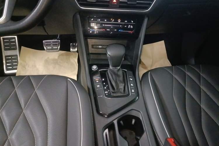 Used Volkswagen Tiguan L 2022 330TSI Automatic Two-Wheel Drive R-Line Enhanced Edition
