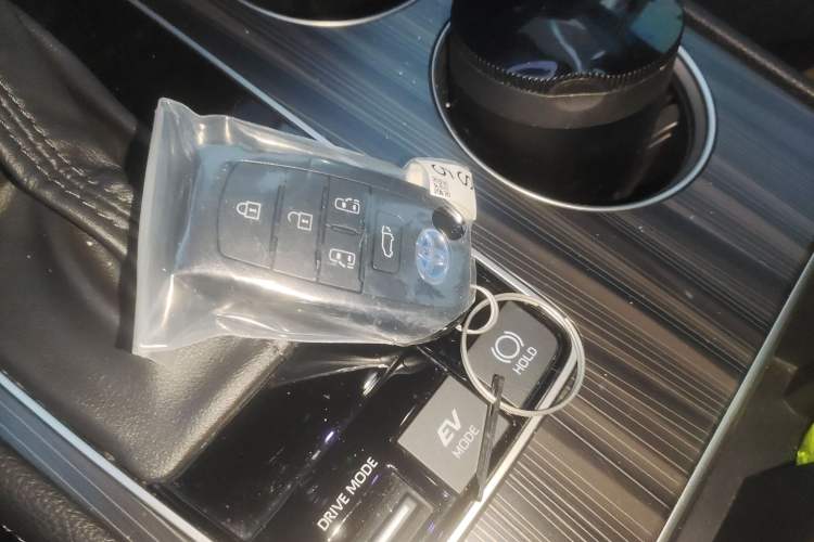 Used Toyota Sienna 2023 2.5L Hybrid Deluxe Edition