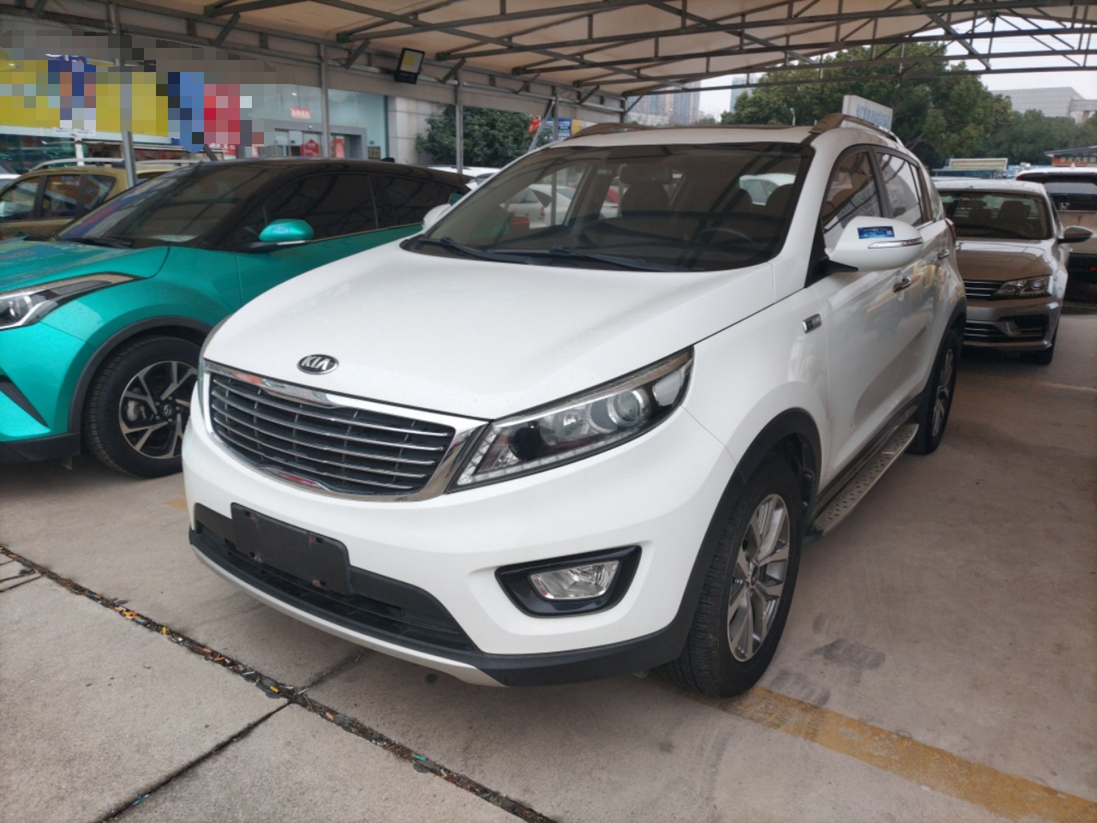 Под передней частью автомобиля