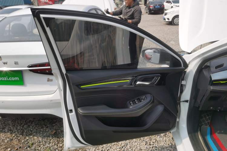 Used Roewe i5 2021 1.5L CVT Platinum Edition
