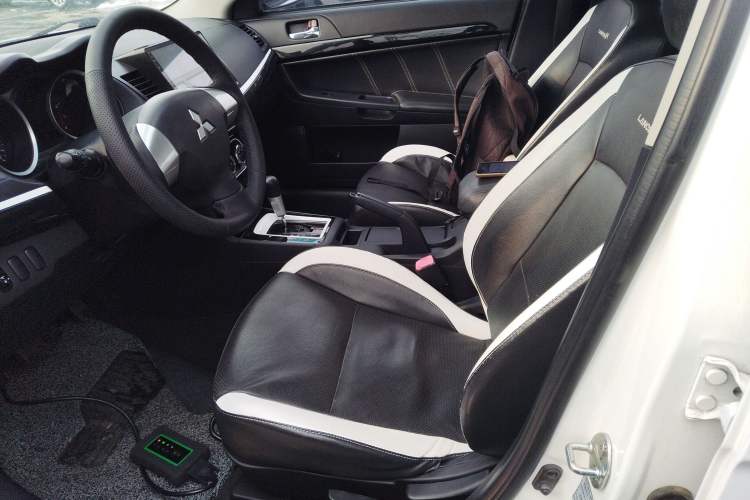 Used Mitsubishi Lancer EX 2016 1.8L CVT Black-and-White Retro Edition