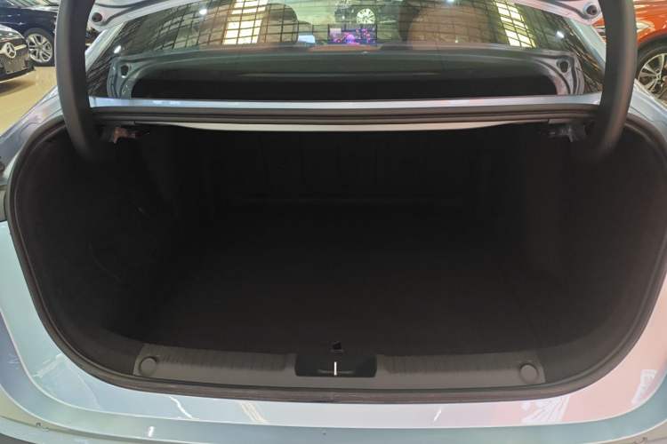 Used  L6 2025 EM-i 140km Starship Edition