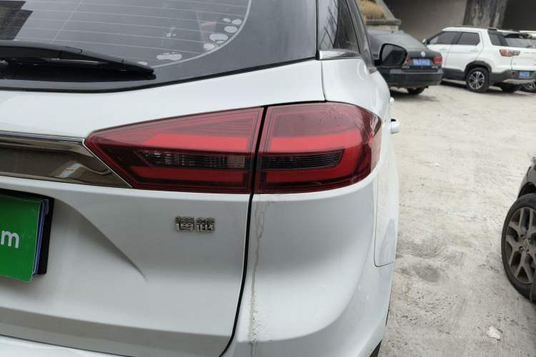 Used Geely Auto Emgrand X7 Sport 2018 1.8TD Automatic Two-Wheel Drive Zhiya Model
