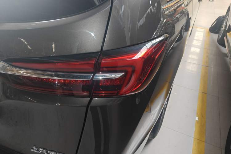 Used Buick GL8 2023 Facelifted Land Cruiser Executive Luxury Version