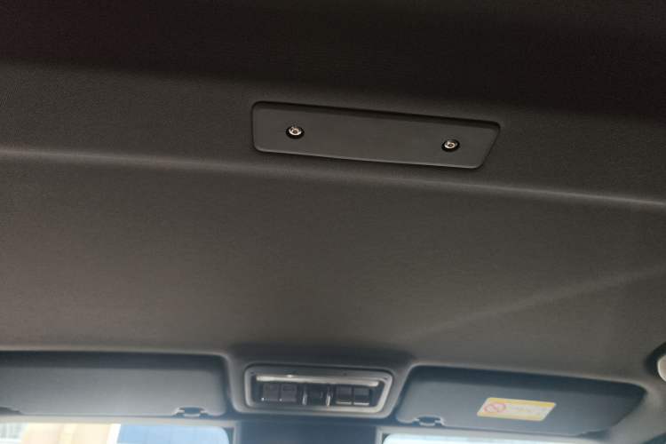 Used  V23 2025 401 Two-Wheel Drive Advanced Edition