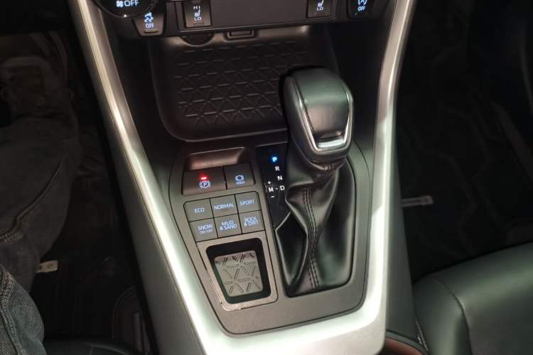 Used Toyota RAV4 2021 2.0L CVT 4x4 Style PLUS Edition
