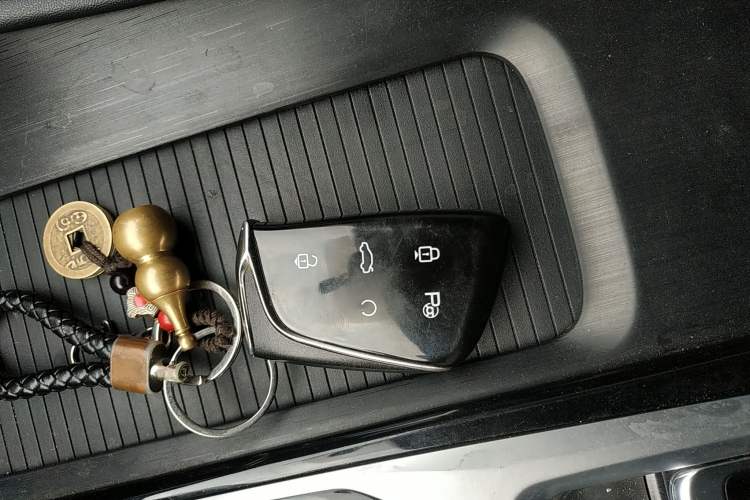 Used Dongfeng Aeolus Huge 2024 Mach Power 1.5T Luxury Model
