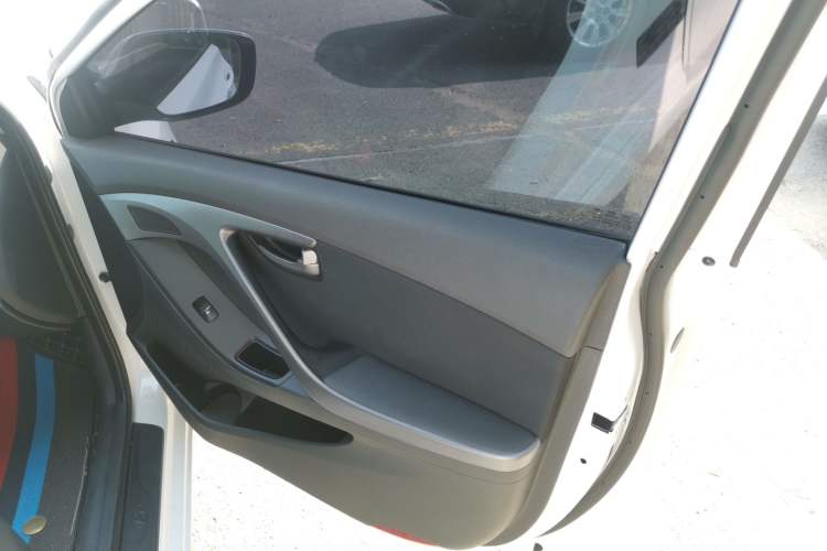 Used Hyundai Elantra 2015 1.6L Automatic Fashion Model
