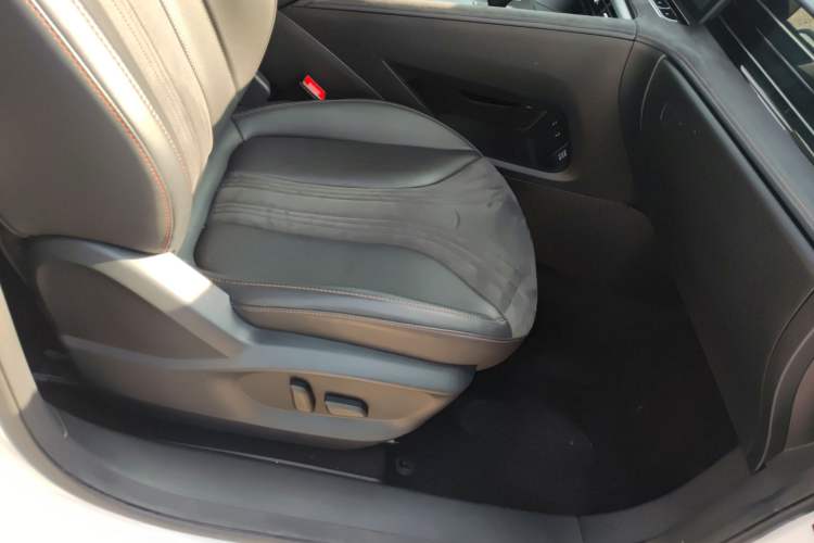 Used Roewe D5X DMH 2024 135 Tech Edition