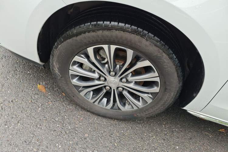 Used Buick GL8 2023 Facelifted Land Cruiser Executive Luxury Version
