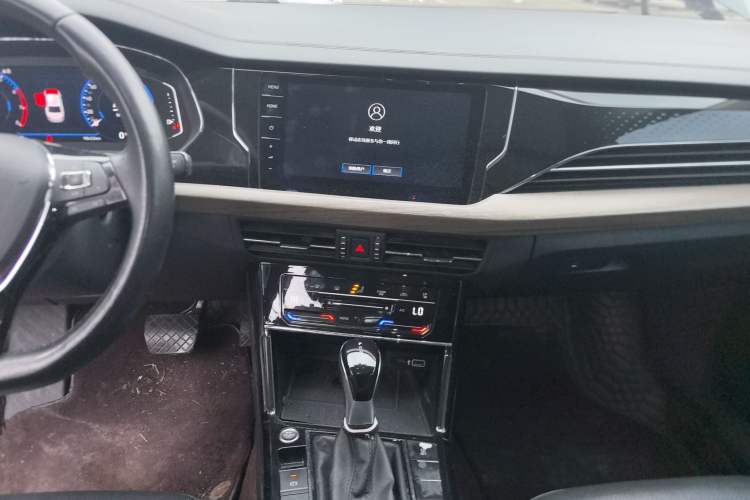 Used Volkswagen Passat 2020 330TSI Luxury Edition China VI
