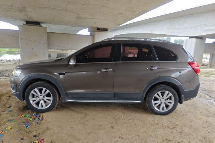 Used Chevrolet Captiva 2017 2.4L 4x4 Flagship Edition 7-Seater
