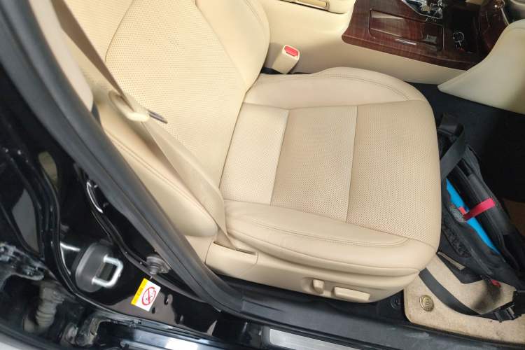 Used Toyota Crown 2015 2.5L Elite Edition
